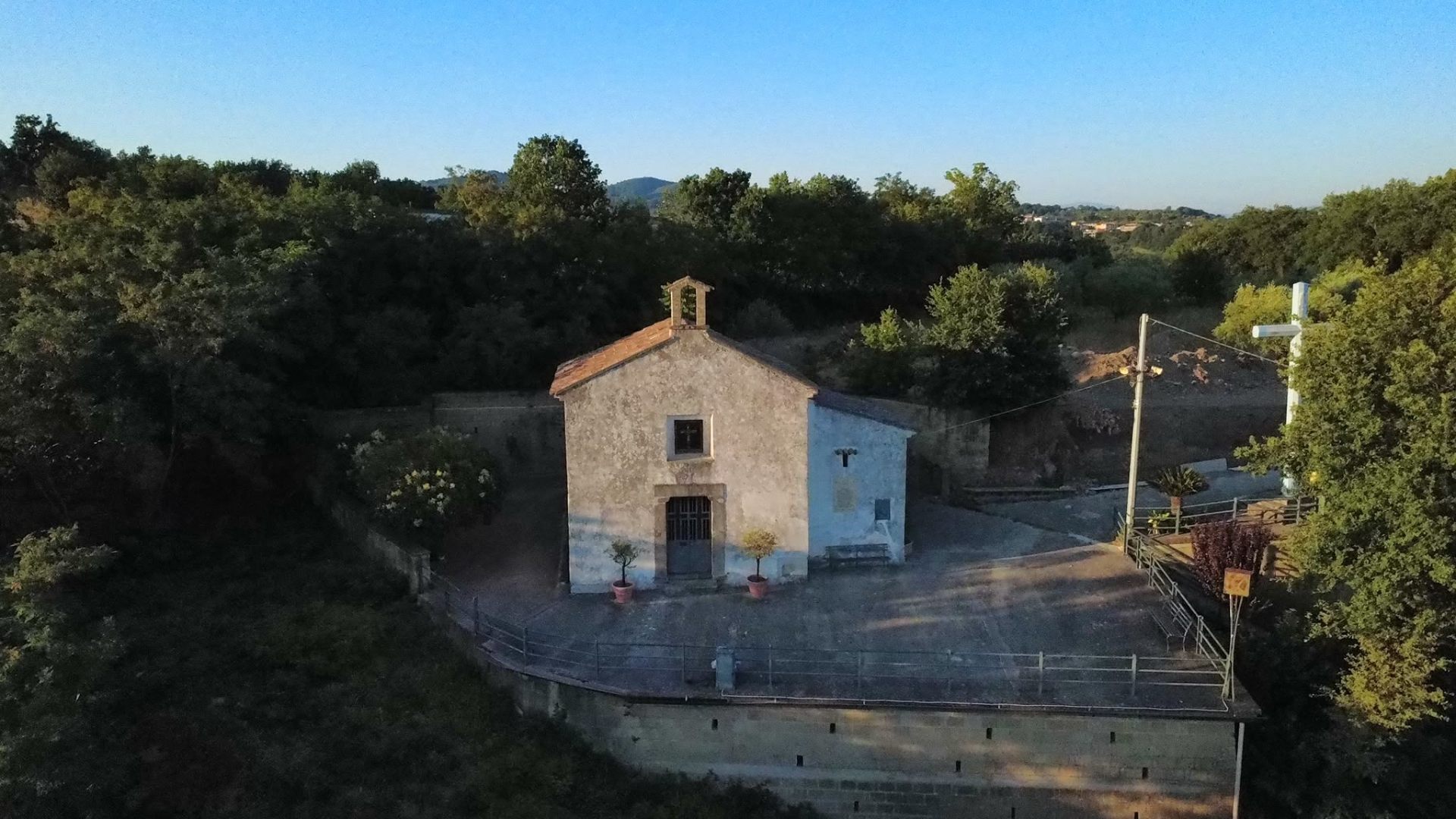 Cappella di San Paolo in tufo locale